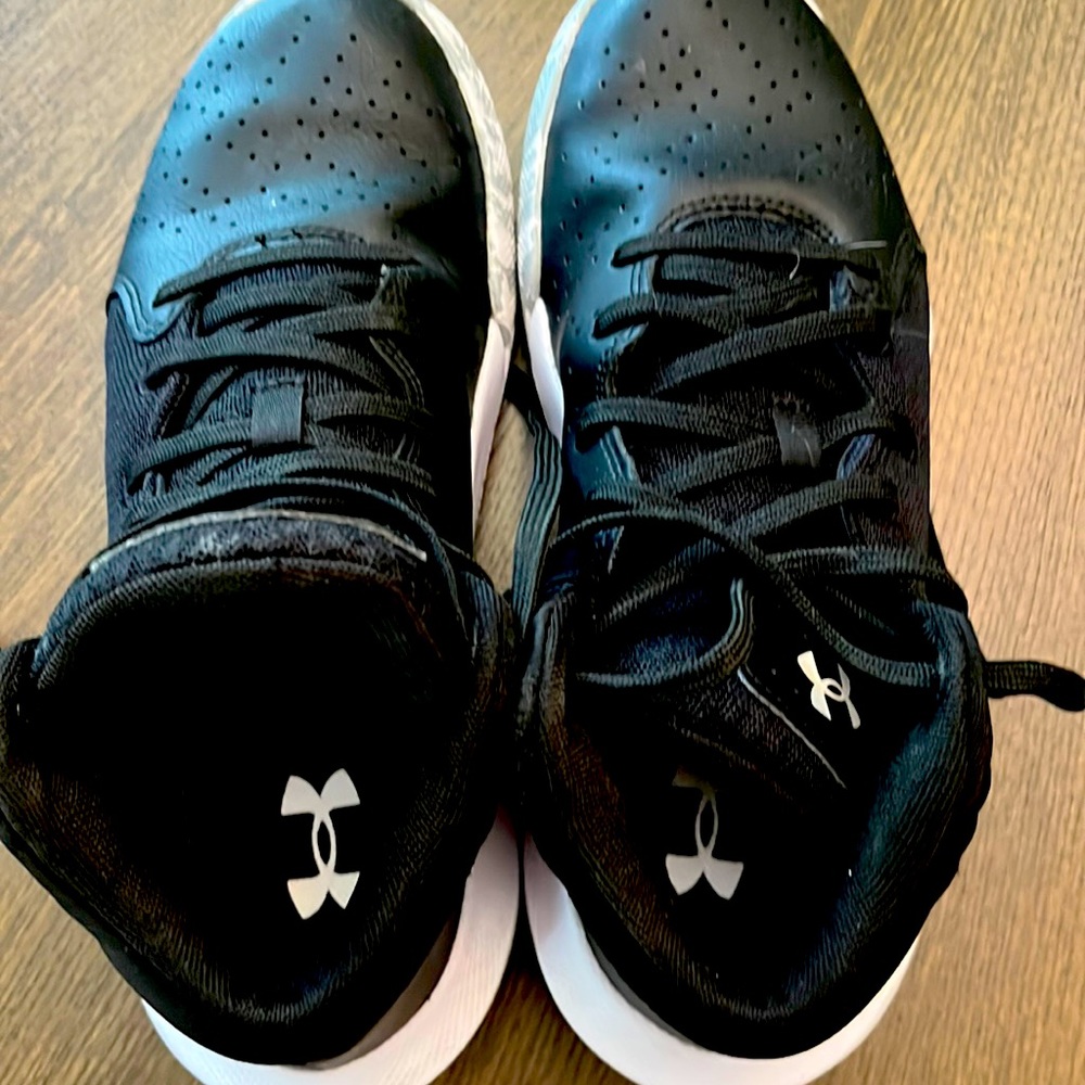 Basketball shoes
